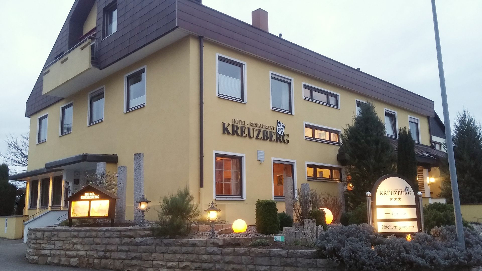 Anschrift & Öffnungszeiten